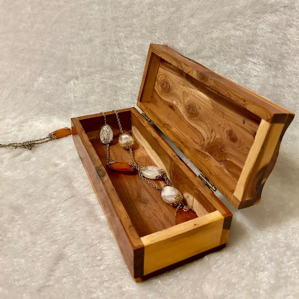 Vintage Souvenir Jewelry Box made of cedar Canada Leaf
